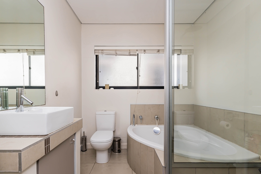 3 Bedroom Property for Sale in Sea Point Western Cape